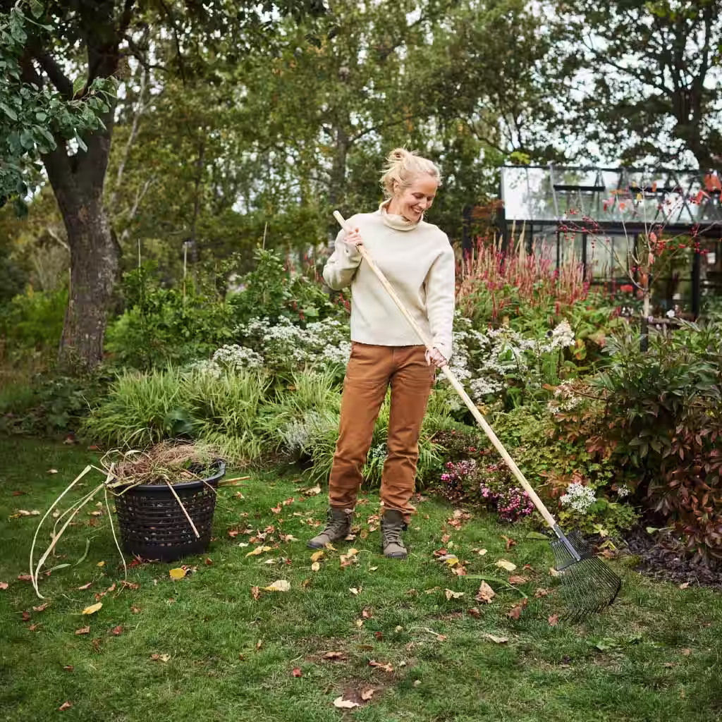 Autumn garden care – save on tools and machines