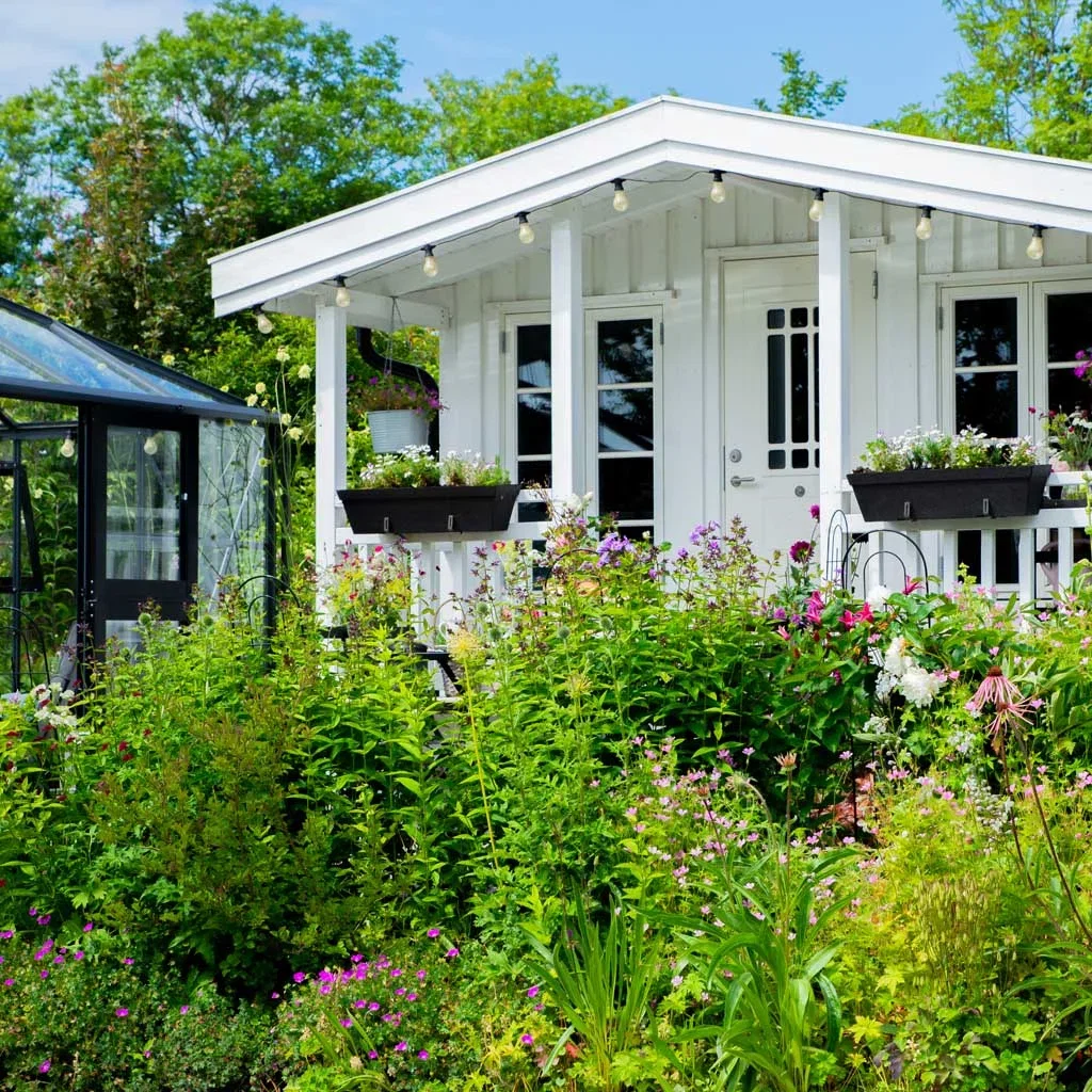 Garden visit: Romantic and abundant garden at Mette's