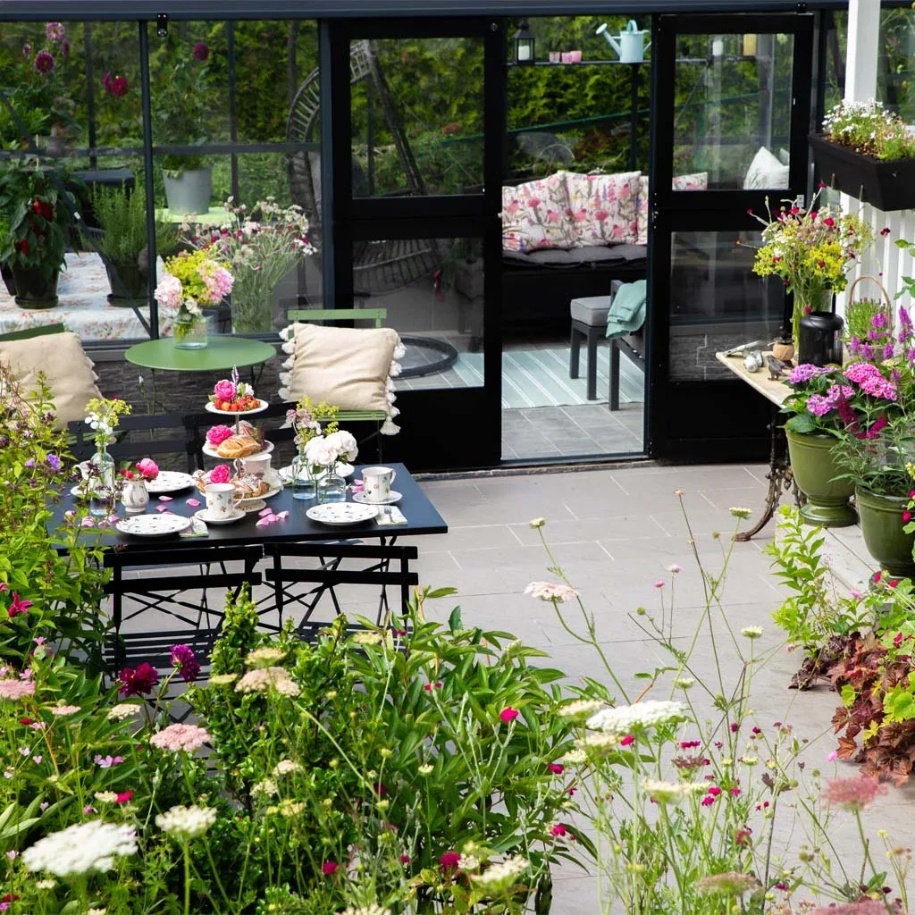 Garden visit: Romantic and abundant garden at Mette's