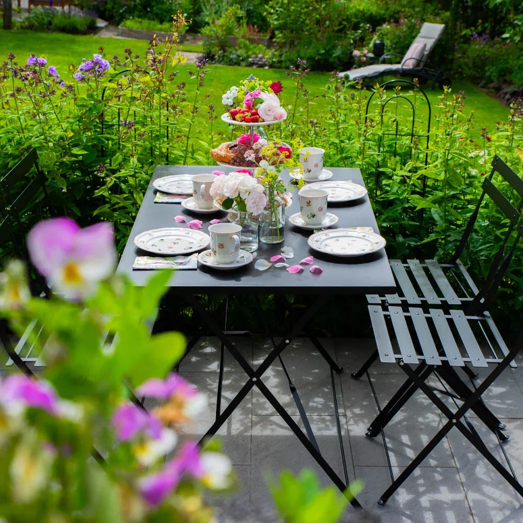 Garden visit: Romantic and abundant garden at Mette's
