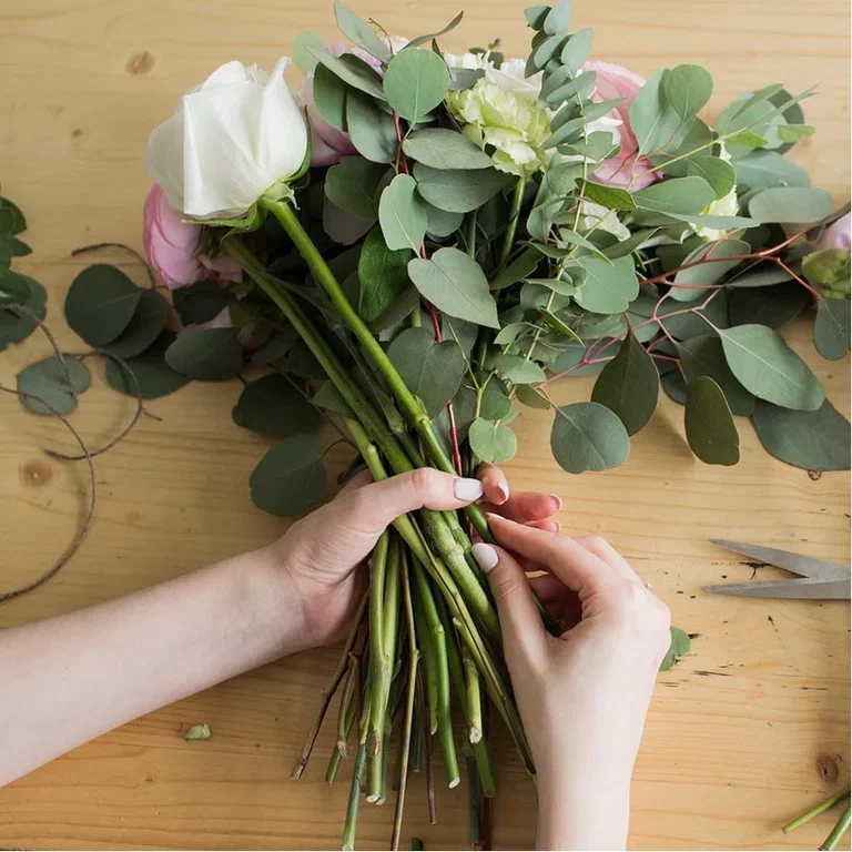 Tie your own flower bouquet – learn the spiral technique