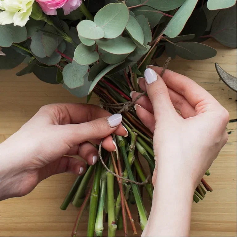 Tie your own flower bouquet – learn the spiral technique