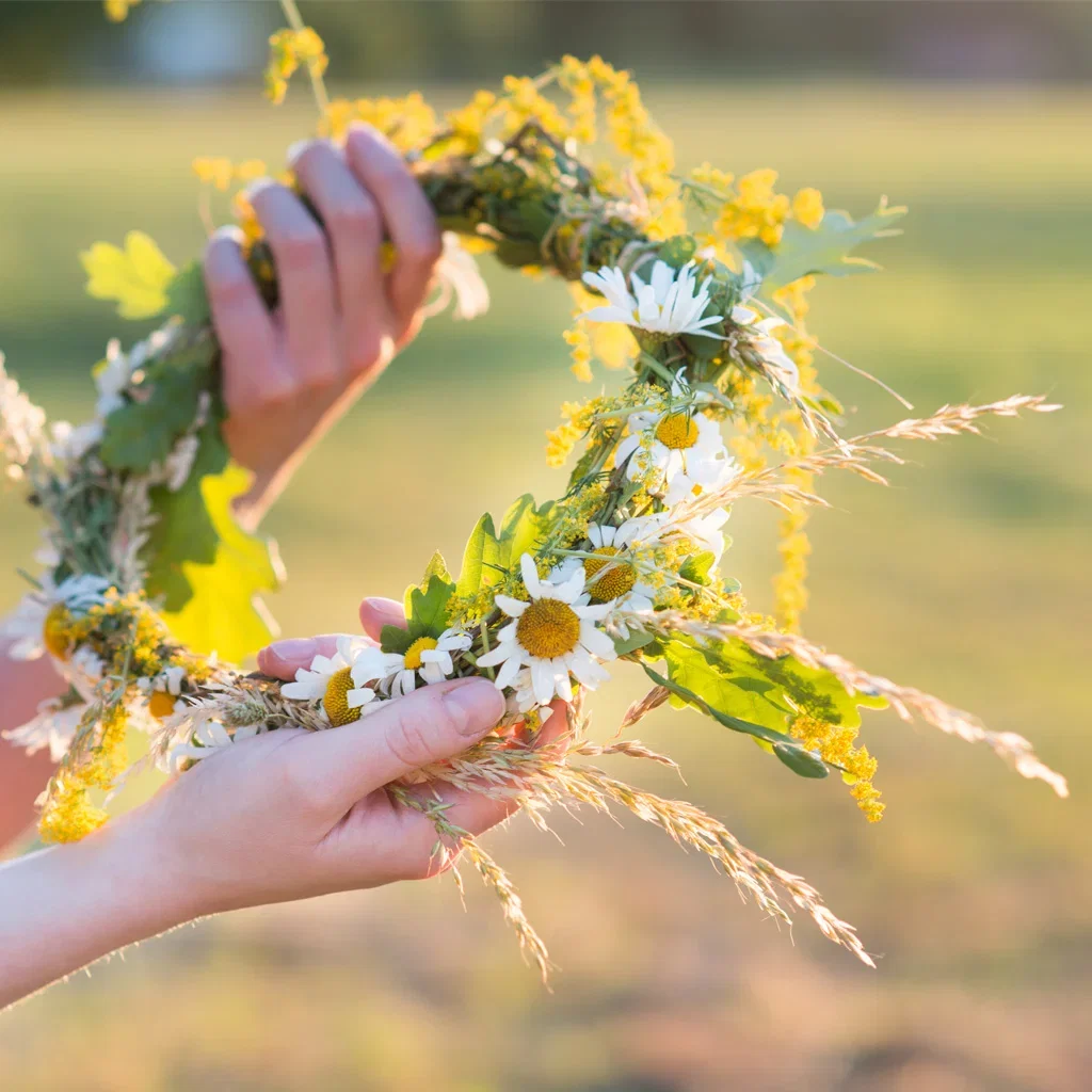 Create the midsummer idyll with flowers