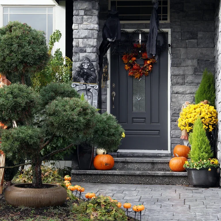 Pynta entrén inför Halloween - kuslig stämning med enkla medel 