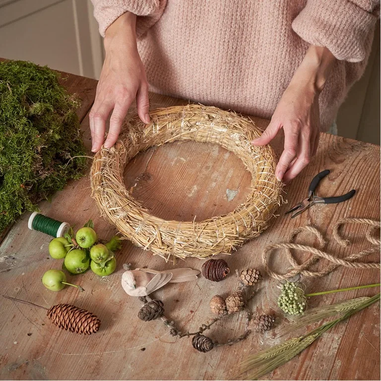 Make Your Own Moss Wreath