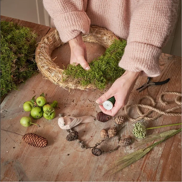 Make Your Own Moss Wreath