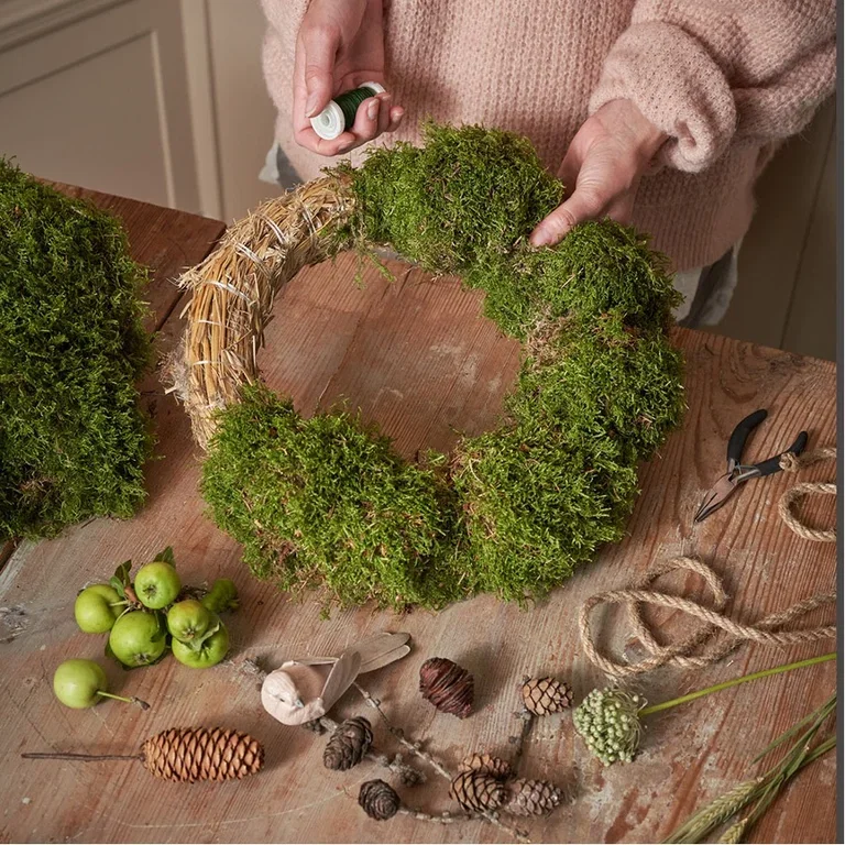 Make Your Own Moss Wreath