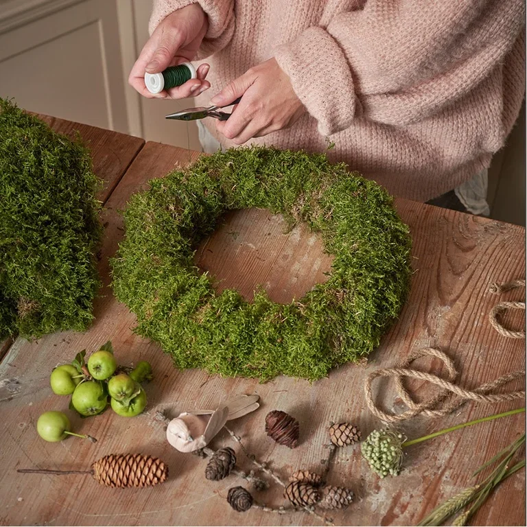 Make Your Own Moss Wreath