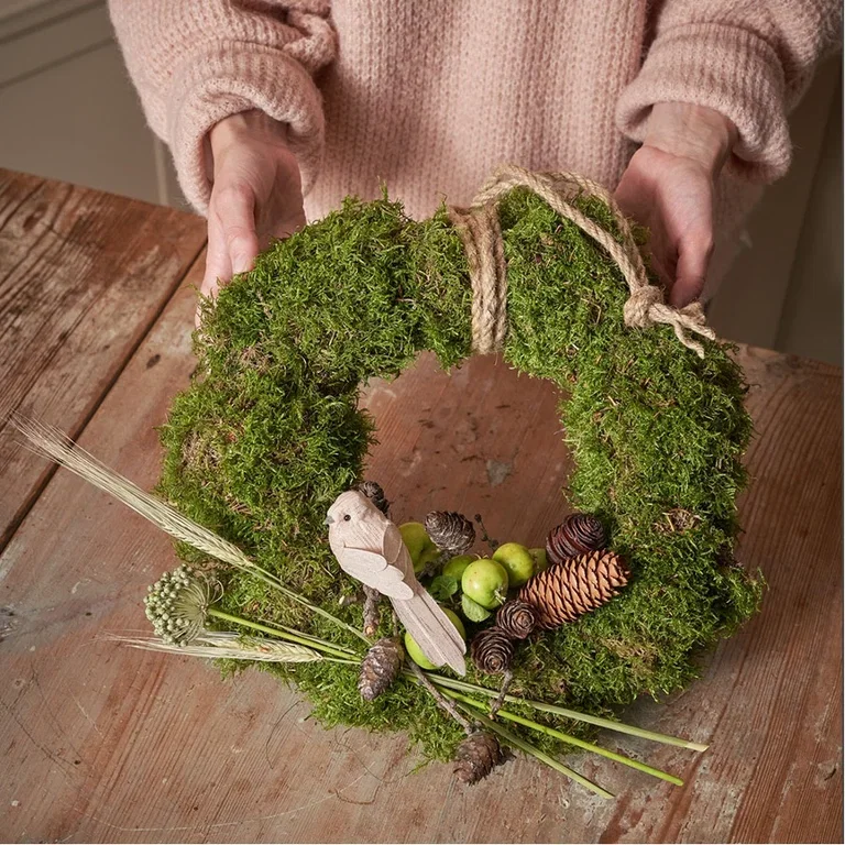 Make Your Own Moss Wreath