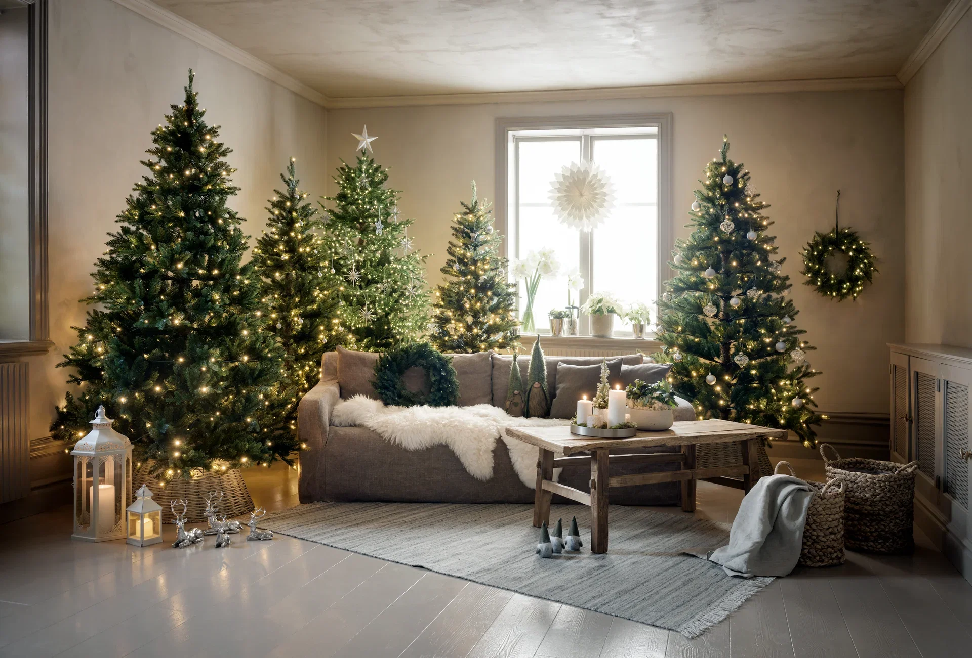 Konstgran Langfjella med belysning