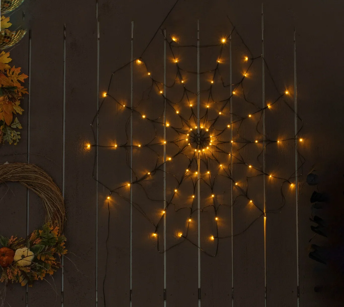 Halloweendekoration spindelnät med LED-ljus