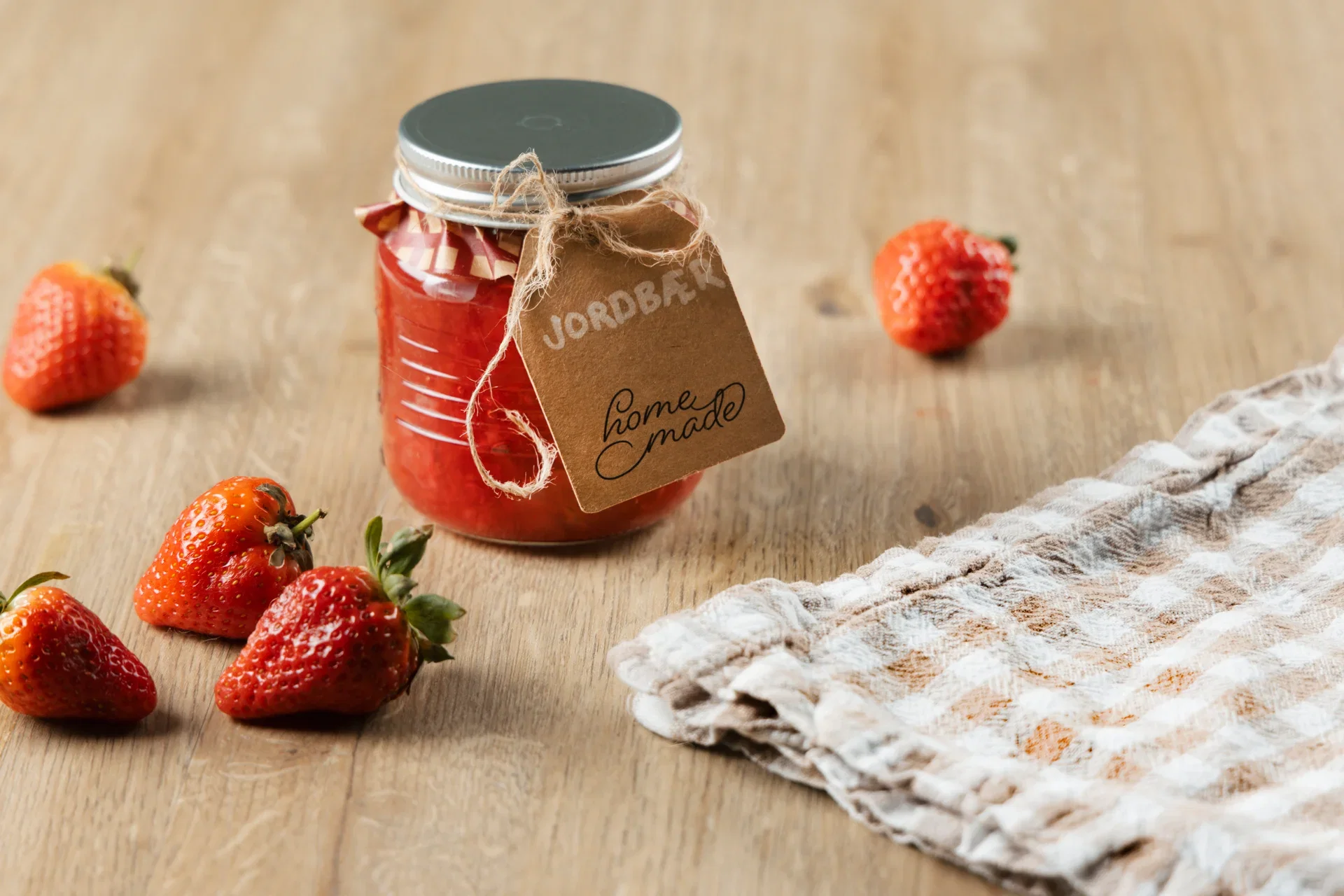 Etiketter med snören